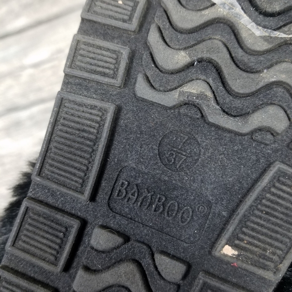 Bamboo Black Slippers Size 7. - Picture 4 of 8